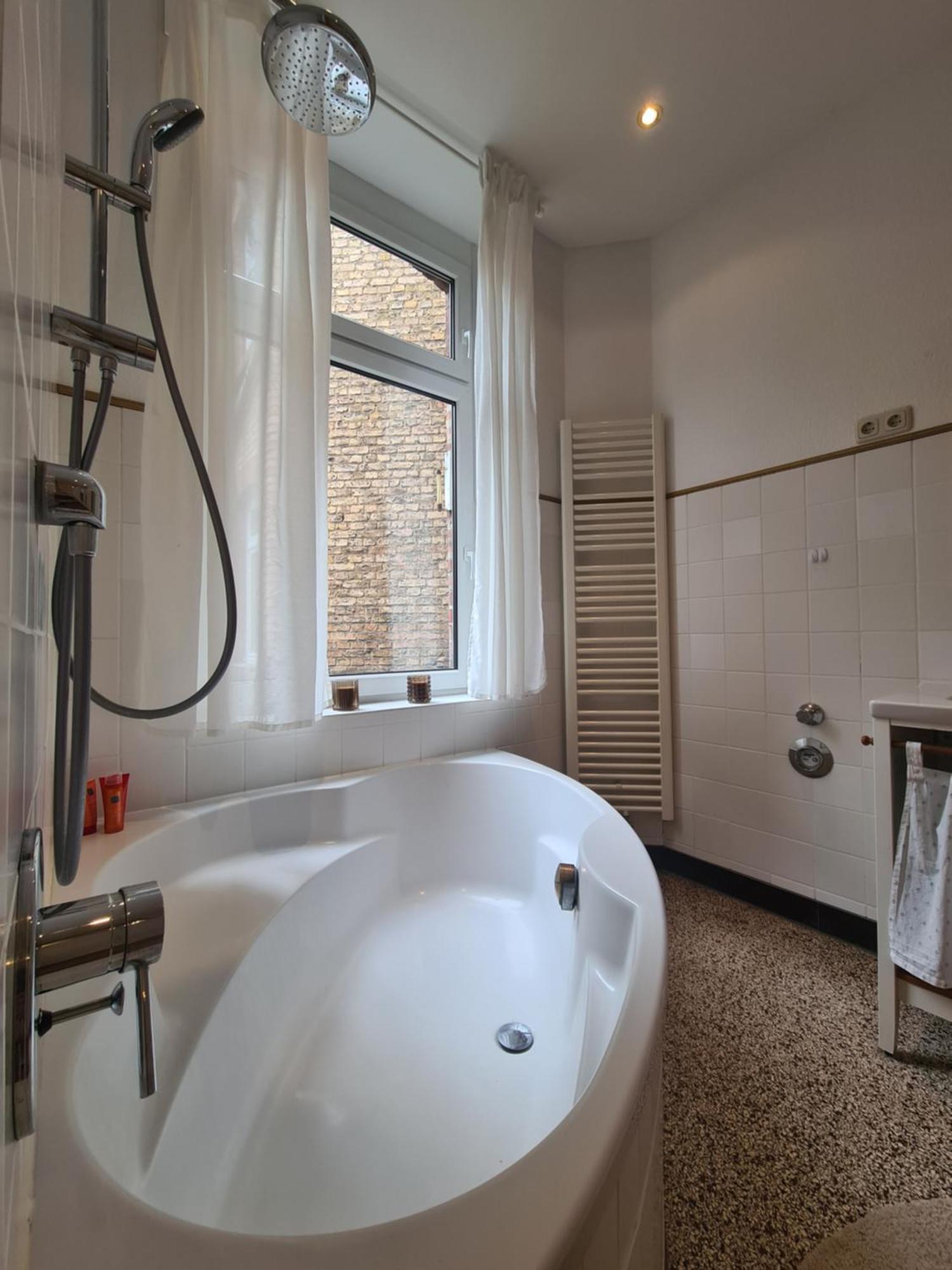 Home Away From Home Stylish Central Netflix Kitchen Wiesbaden Exterior foto